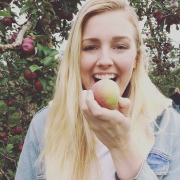 MY FAVOURITE SEASON IS HERE – Apple Picking